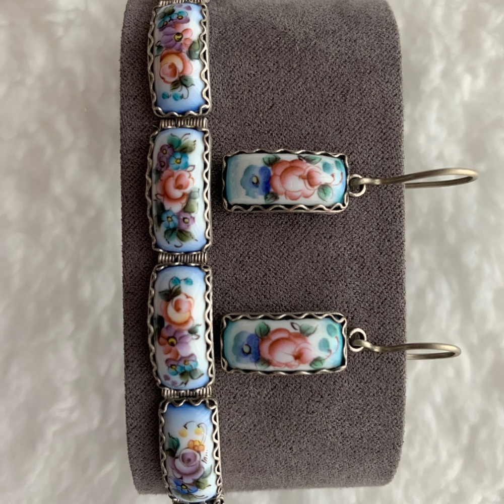 Hand made set of earrings and bracelet.